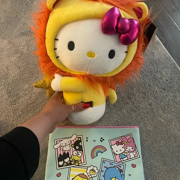 Hello Kitty Lion Plush Toy and pencil bag - Picture 1 of 4